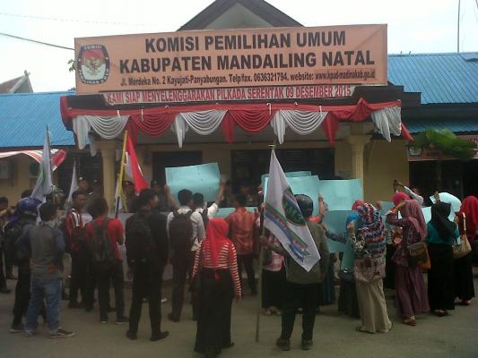 LPM-MADINA, Tuntut Ketua KPU Madina Turun dari Jabatannya