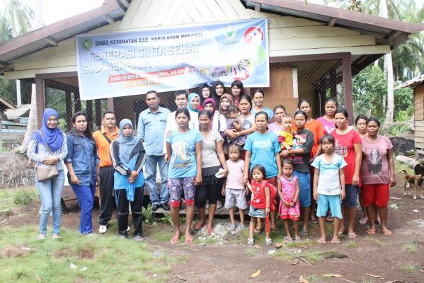 Warga Kepau Baru Ikuti Pengobatan Massal