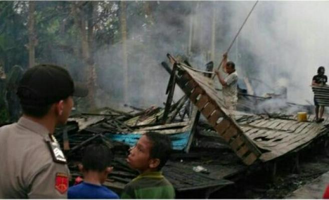 Ditinggal Berobat, 1 Unit Rumah di Sungai Guntung Inhil Ludes Terbakar
