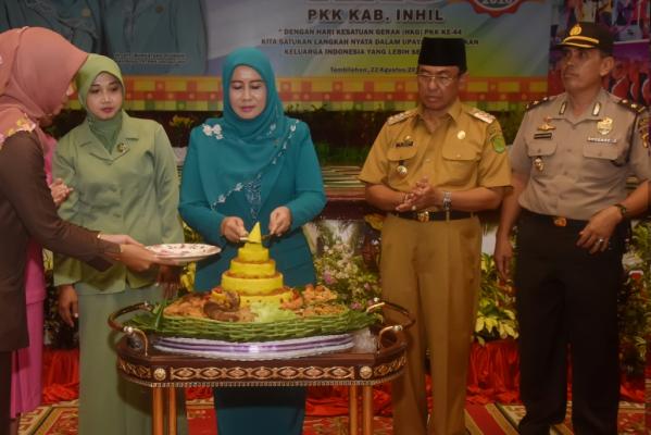 HM Wardan Serahkan Bantuan Bagi Anak Yatim dan Lansia