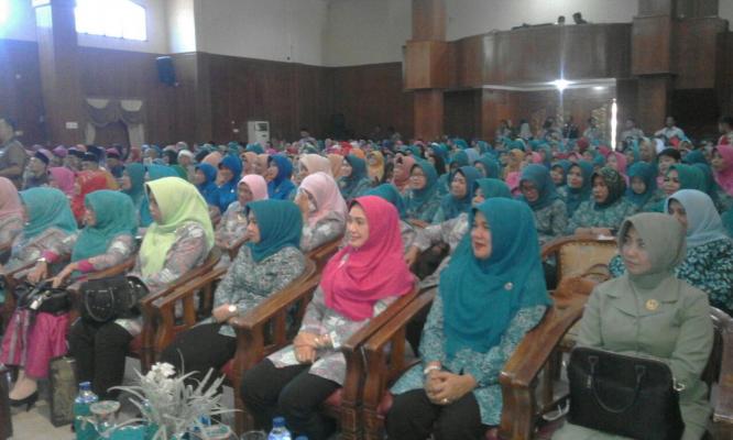 Hadiri KB Kes, Hj Syamsiar Ajak Kader PKK Meranti Menggalakkan Dasa Wisma