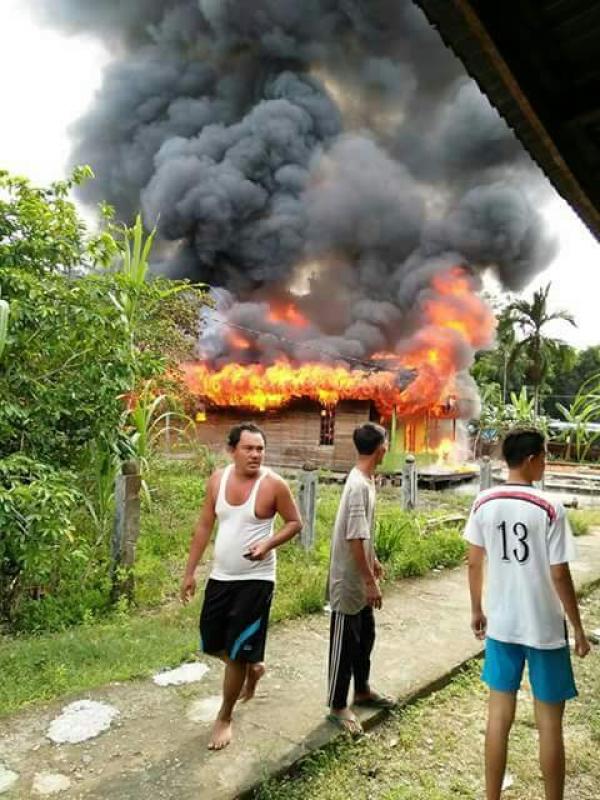 Jumat Pagi, Rumah Pak Husen Dilalap Api