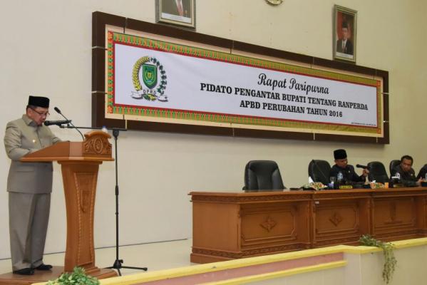 Wabup Inhil Sampaikan Nota Keuangan dan Ranperda APBD-P 2016