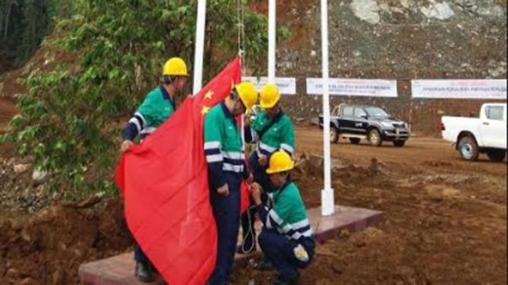 Wow, Bendera China Berkibar di Maluku Utara  