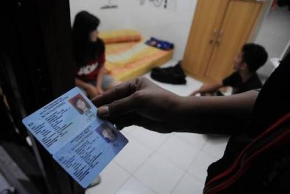 4 Wanita 2 Pria di Satu Kamar Hotel, Ngapain ya??