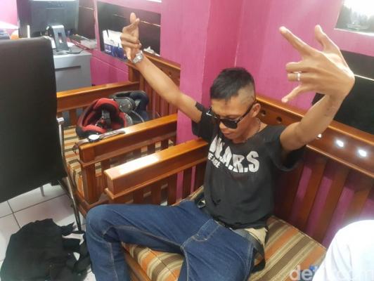 Anak Punk Sukabumi Nyelonong Kantor Polisi Cari Setya Novanto