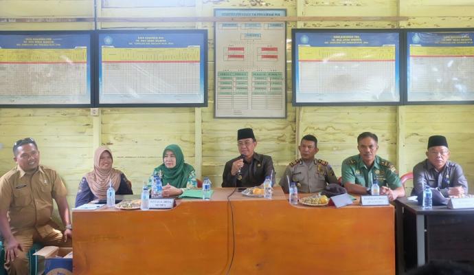 Bupati Inhil Sidak Ke Balai Desa Mumpa, Tempuling