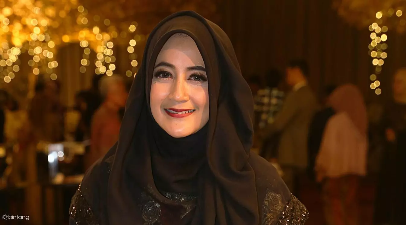 Heboh, Penampilan Seksi Umi Pipik di Videoklip Stinky