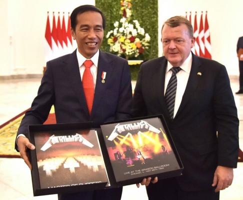 Jokowi akan serahkan piringan hitam Metallica dari PM Denmark ke KPK