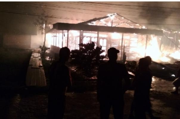 Musibah Kebakaran di Kateman, Tiga Unit Rumah Hangus Terbakar 