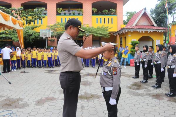 Pelantikan Polisi Cilik SDN 004 Tembilahan, Kapolres Inhil Bernostalgia 