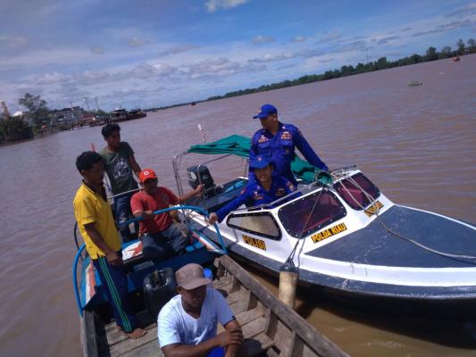 Pompong Karam di Batang Gangsal, Pulau Kijang,  Sang Suami Hilang di Perairan 