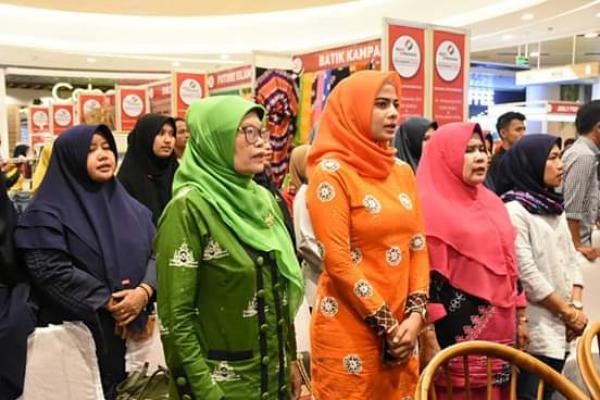  Batik Muara takus Tampil Pada Pesta Wira Usaha 2018 di Pekanbaru 