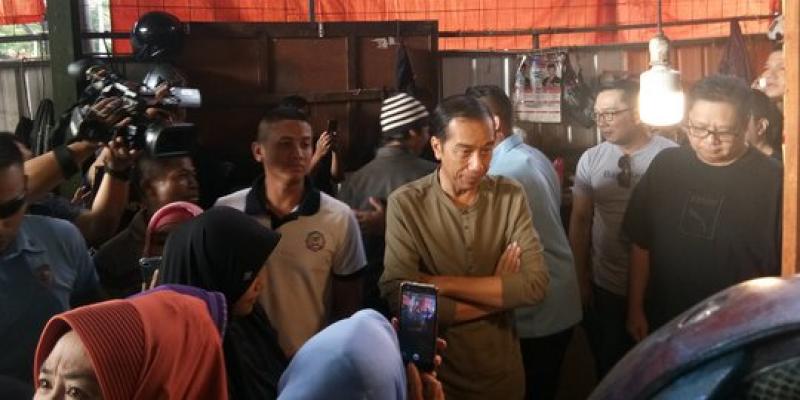 Belusukan ke Pasar, Presiden Jokowi Belanja Kebutuhan Dapur ini... 