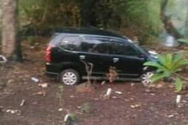 Disebut Gangguan Mahluk Astral, Ternyata Ini Alasan Avanza Terparkir di Kuburan