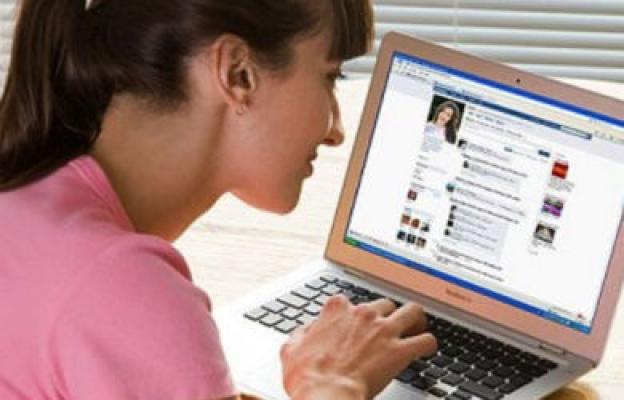 Hanya Gara-Gara Like Status Facebook Caleg, PNS di Periksa Bawaslu