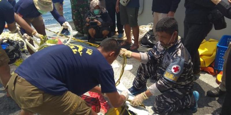 Penyelam TNI AL Temukan Black Box Lion Air di Dasar Laut, ini Kesaksiannya.. 