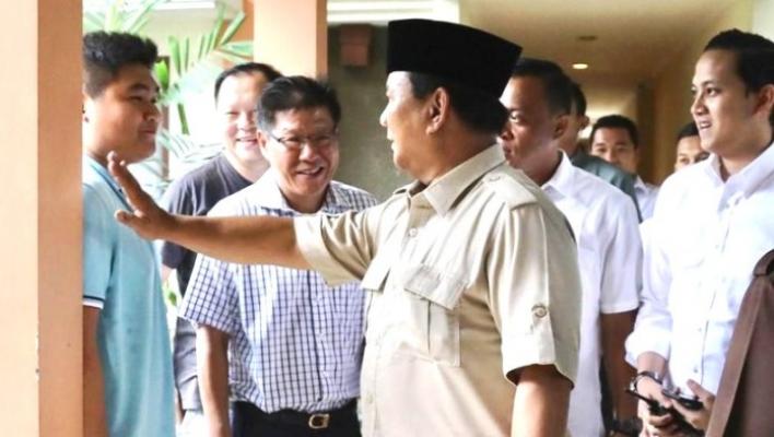 Prabowo Kaget Saat Di Cegat Oleh Warga Keturunan Tionghoa