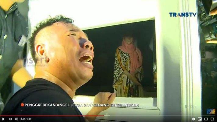 Rumah Angel Lelga Di Grebek,Vicky Prasetyo Pergoki Angel Lelga dengan Pria Lain di Rumah