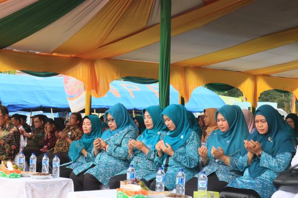 Zulaikhah Wardan Hadiri Pencanangan Bakti Sosial PKK-KKBPK-KES Provinsi Riau