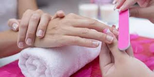 Peneliti  Ungkap Kasus Infeksi HIV lewat Alat Manikur