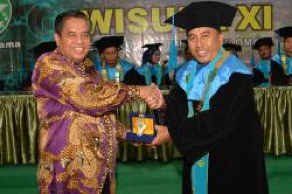 147 Mahasiswa AMIK Mitra Gama di Wisuda