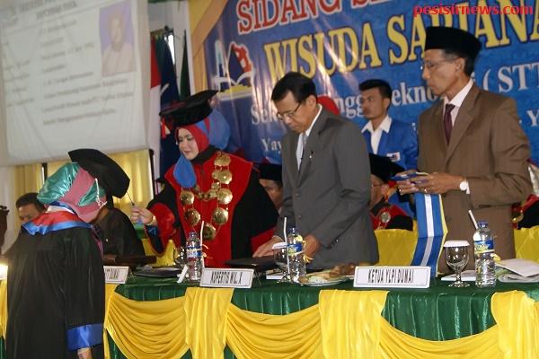 154 Lulusan S1 STT Dumai Diwisudakan