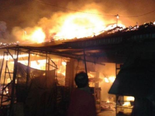2 Unit Rumah Petak di Marpoyan Damai Ludes dilalap Sijago Merah Subuh Tadi