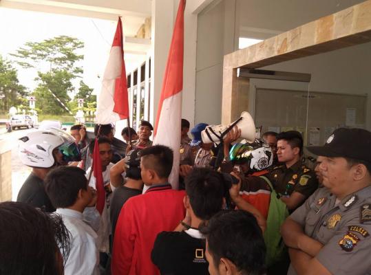 AMAK Resmi Laporkan Dugaan Korupsi Kepala Dinas P dan K Kampar 