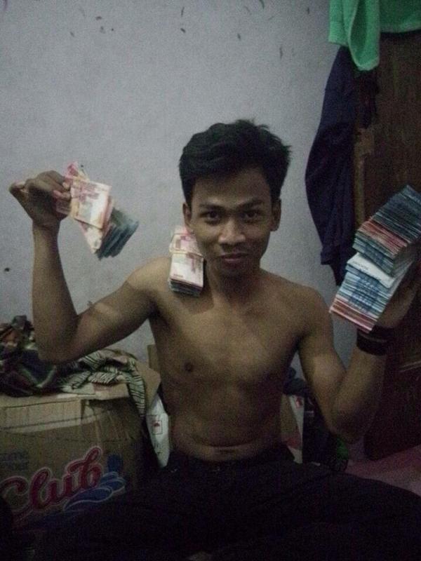 Aneh! Usai Merampok, Perampok Selfie