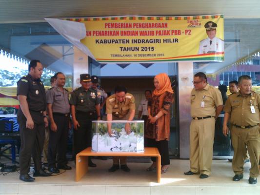 Bayar pajak tepat waktu, Pemkab Inhil berikan hadiah dan piagam