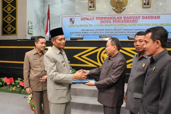 DPRD Kota Pekanbaru Sahkan Perda Penyelenggaraan dan Pengendalian Menara Telekomunikasi