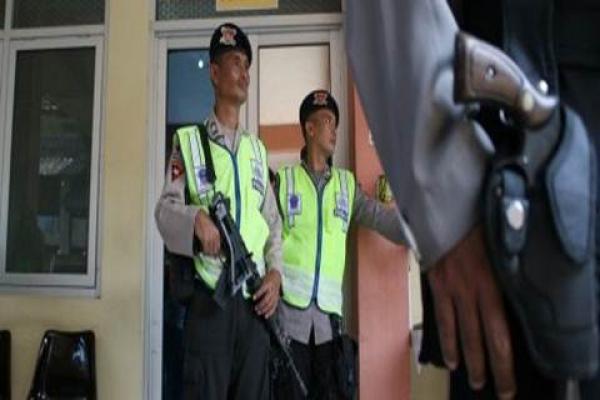 Kantor KPU Palangka Raya Dijaga Barisan Polisi 24 Jam