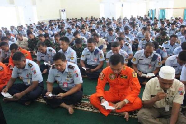 Pasca Tragedi Jatuhnya Pesawat T50i, Ratusan Prajurit TNI AU Lanud Roesmin Nurjadin Pekanbaru Gelar Salat Gaib