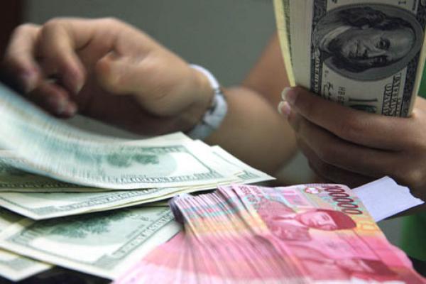 Rupiah Sore Ini Melemah Ditutup di Rp 13.646 Per Dolar AS