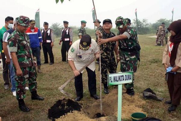 Sepanjang 2015, Distanbunhut Dumai Tanam 19 Ribu Batang Pohon