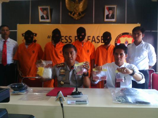 Ternyata Bandar Narkoba ini membawa 522 ekstasi dan 2 ons shabu-shabu