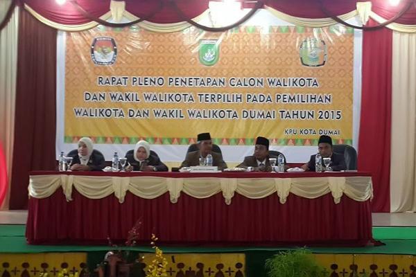 Zulkilfi AS dan Eko Suharjo Pemenang Pilkada Dumai 2015