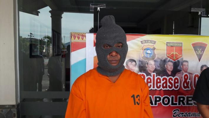  Misnah Ternyata Korban Cinta Tak Terbalas