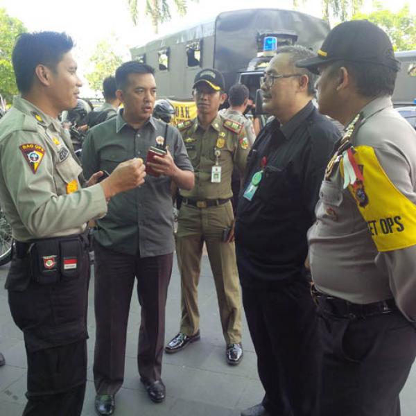 Antisipasi Sweeping Atribut Natal, Aparat Gabungan Kunjungi Tiga Mal di Pekanbaru