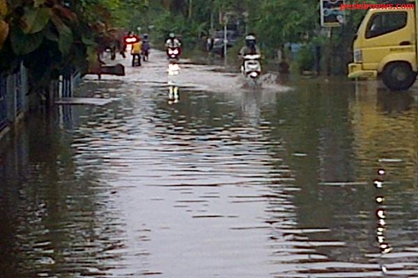BPB-Damkar Pekanbaru Disiagakan 24 Jam Atasi Banjir  