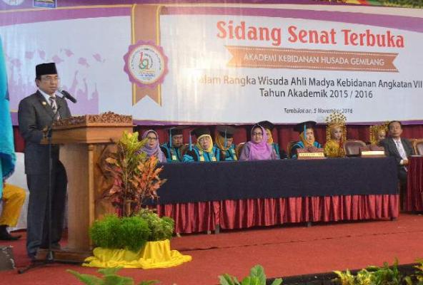 Bupati Wardan Hadiri Wisuda Angkatan VIII Akbid Husada Gemilang