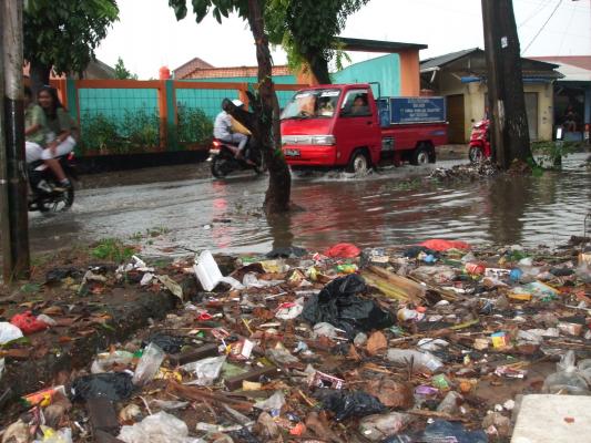 Waspada Banjir, DKP Pekanbaru Minta Masyarakat Laporkan Drainase Tersumbat  