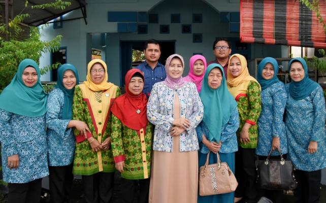 Zulaikhah Wardan Sambut Kedatangan Tim Penilai Dari TP PKK Riau
