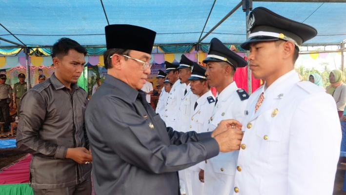 Delapan Kades Pulau Burung Dilantik, Bupati Inhil Berpesan Untuk Amanah Jalankan Tugas