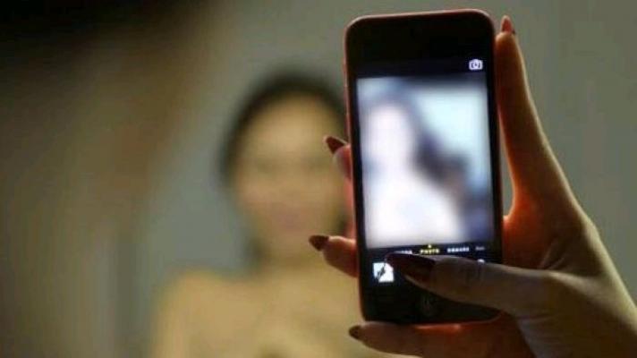 Heboh Tersebar Video Semi Telanjang Seorang Wanita Mantan Anggota DPRD