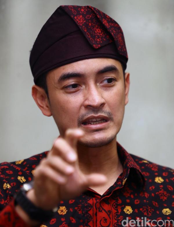 KPK Geledah Kantor Gubernur Jambi Zumi Zola