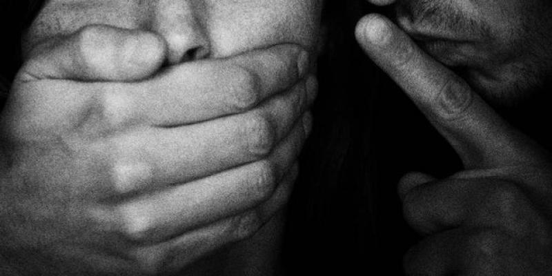 Keji, pria beristri cabuli gadis 14 tahun di semak samping rumahnya