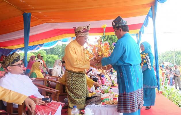 MTQ Ke - 36 Riau, Bupati Inhil Ikuti Prosesi Pelepasan Pawai Ta aruf