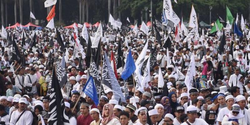 Gubernur Anies:Massa 212 Lebih Banyak Daripada Massa menyambut Tahun Baru 2018,Tapi Sampahnya Sedikit